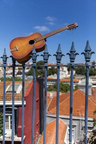De Portugal para o mundo: bandas que estão a fazer sucesso além-fronteiras